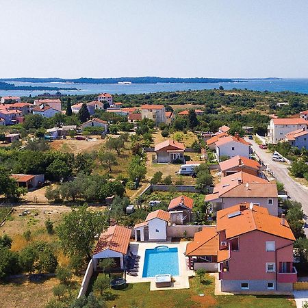 8 Bedroom Awesome Home In Pula Exteriör bild