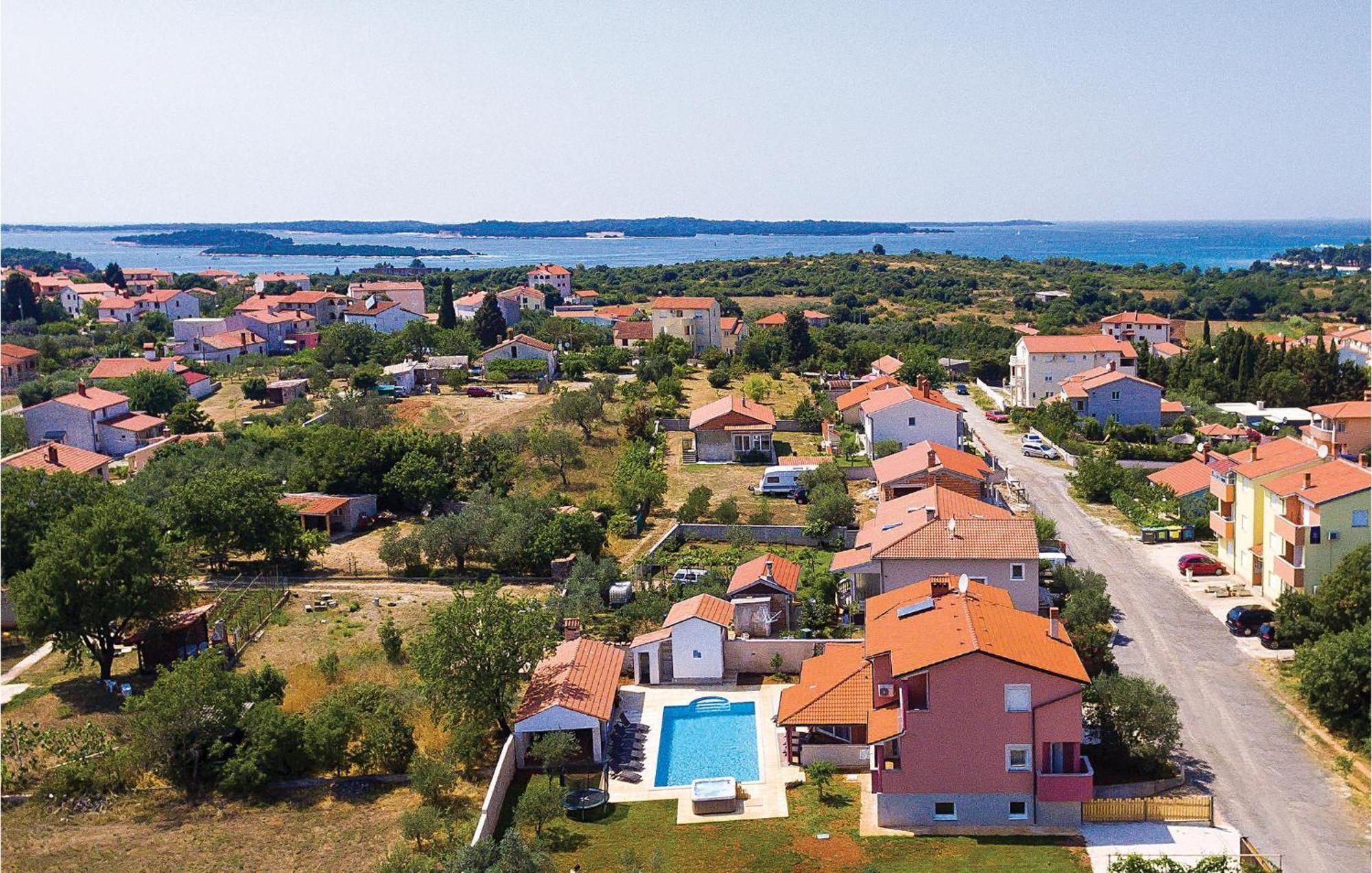 8 Bedroom Awesome Home In Pula Exteriör bild